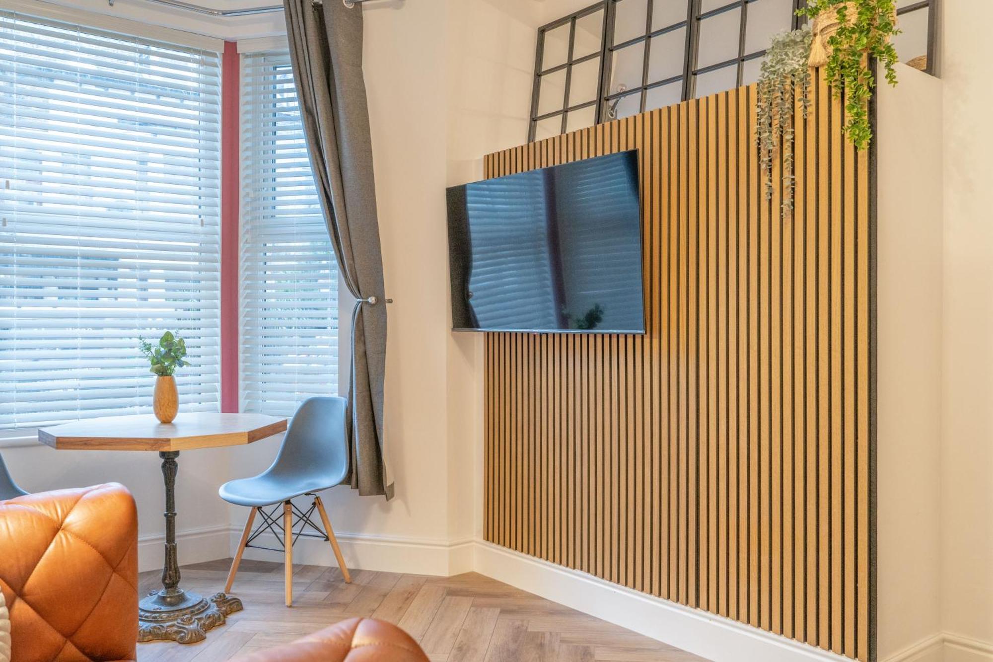 Fabulous New 1 Bedroom Ground Floor Flat Apartment *