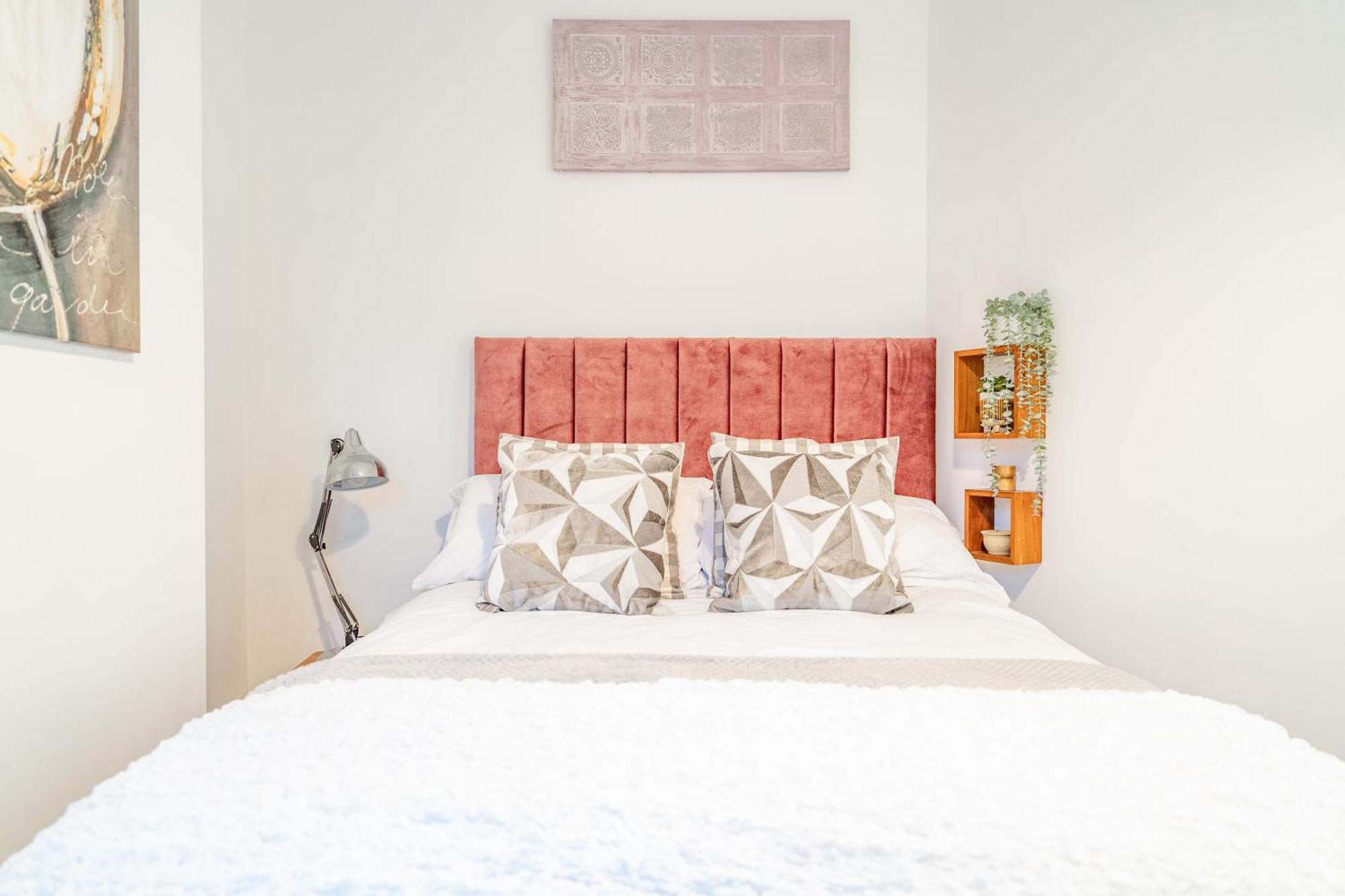 Fabulous New 1 Bedroom Ground Floor Flat Apartment *